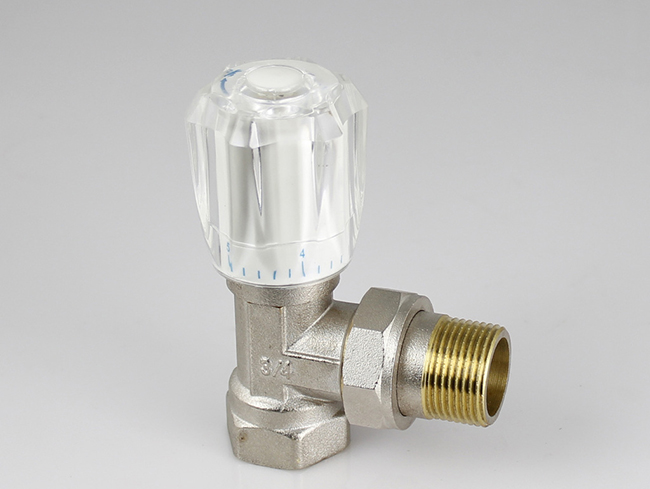 需要调节本组散热器所处房间的室内温度时，宜采用埃美柯阀门系列温包内置温控阀